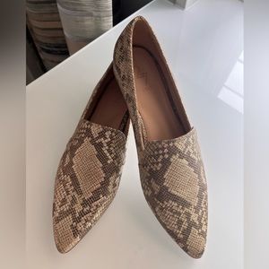 (10M) 27 EDIT Hannah Pointed Toe Loafer